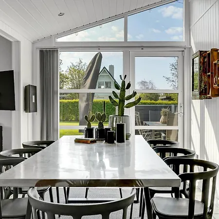 Holiday home 4 Bedroom Amazing In *