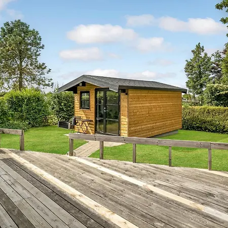 4 Bedroom Amazing In Holiday home