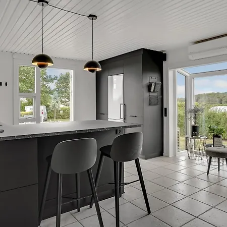 4 Bedroom Amazing In Holiday home *