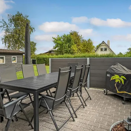 4 Bedroom Amazing In Holiday home *
