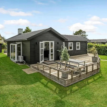 4 Bedroom Amazing In Bogense